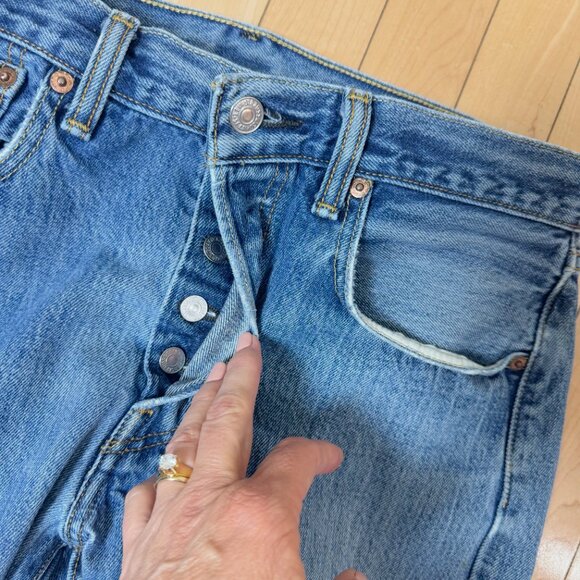 LEVI'S Classic Vintage 501 Jeans waist 32 x length 34 Medium blue color - Picture 7 of 11